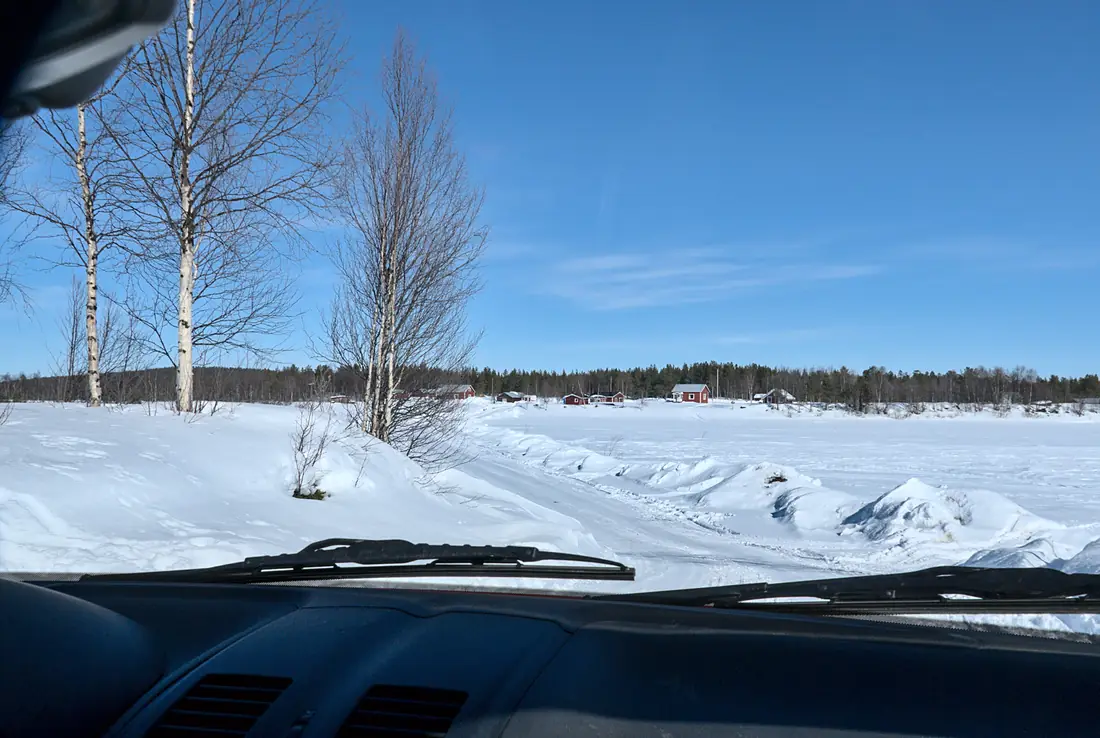 Ice road over Muoniojoki