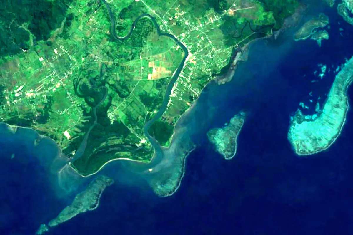 Navua River: satellite view of the mouth