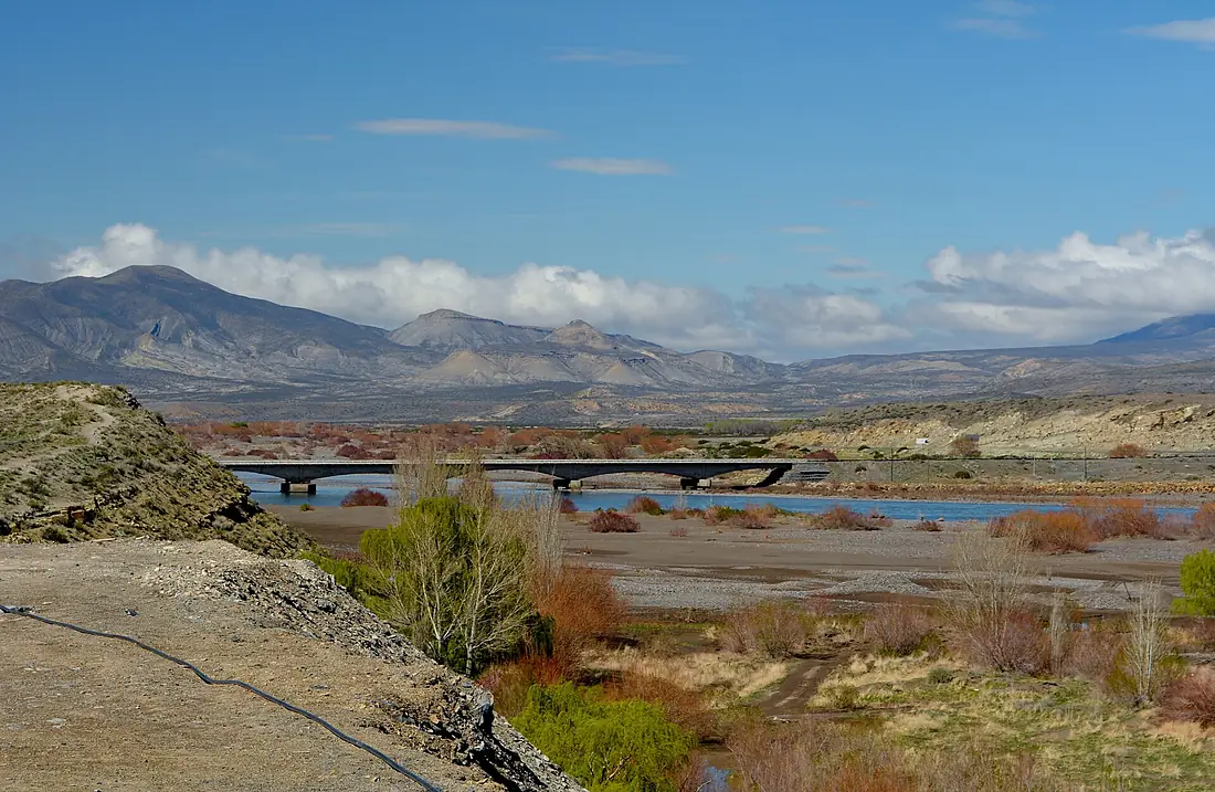 Rio Neuquen - Ruta 40 - panoramio