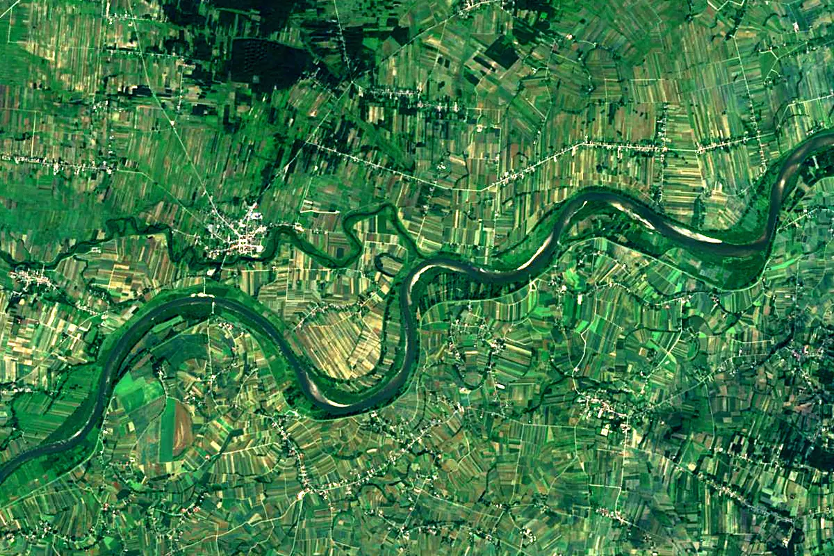 Nida: satellite view of the mouth