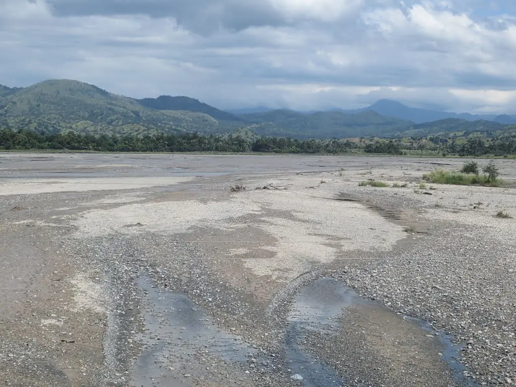 Laclo River crossing at Manatuto, 13 Apr 2013