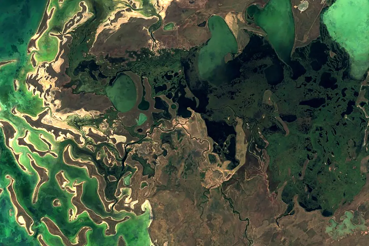 Nura: satellite view of the mouth