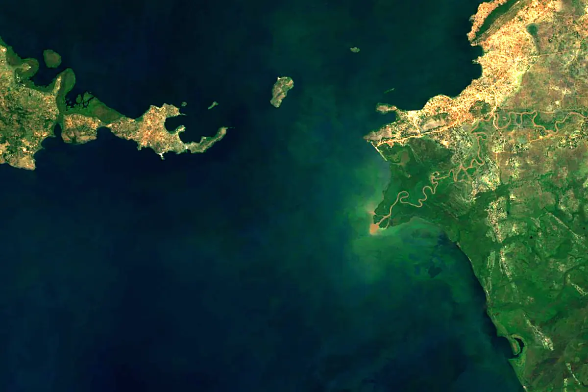 Nzoia River: satellite view of the mouth