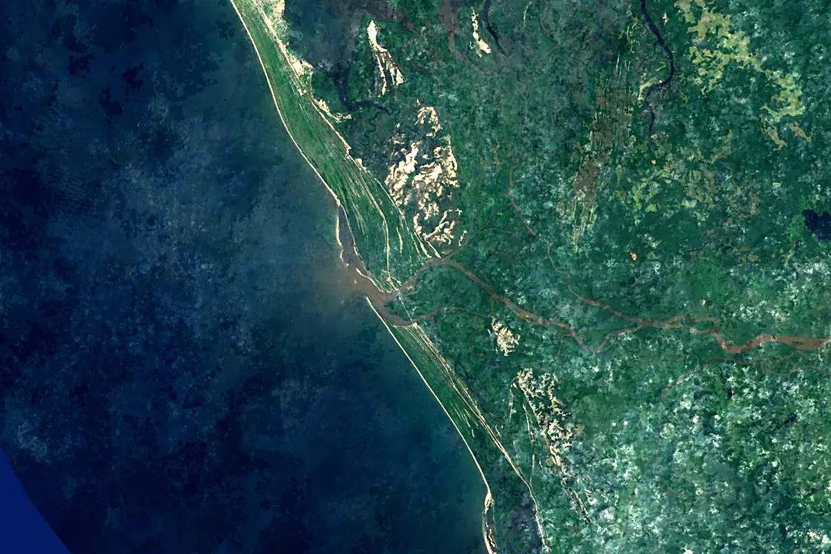 Ogooué River: satellite view of the mouth