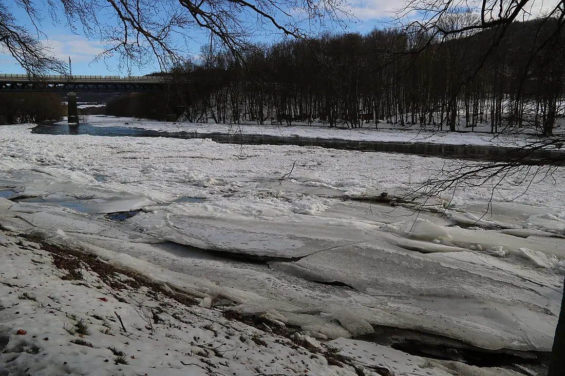 River Ohře in Park of Klášterec nad Ohří Chateau in winter 06