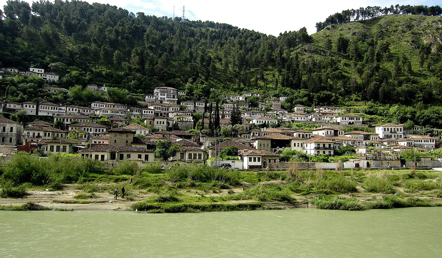 Blick von Mengalem auf Gorica und den Fluss Osum, Berati - panoramio
