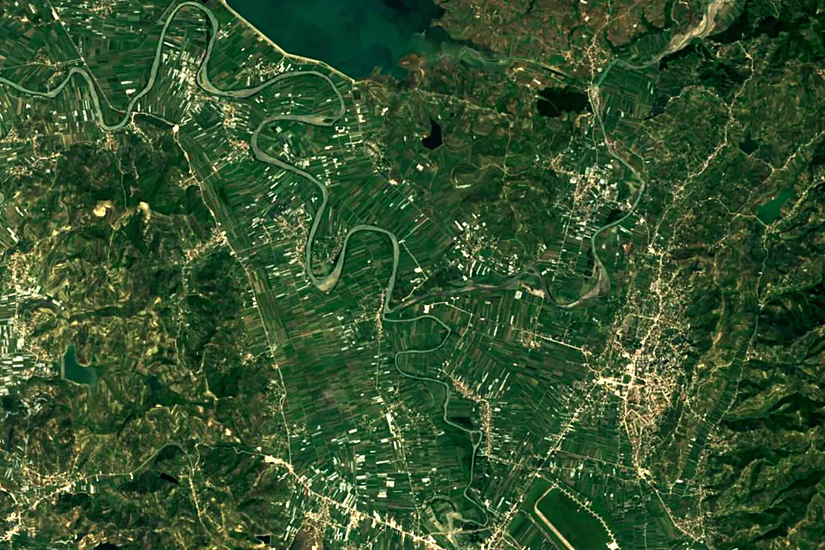 Osum: satellite view of the mouth