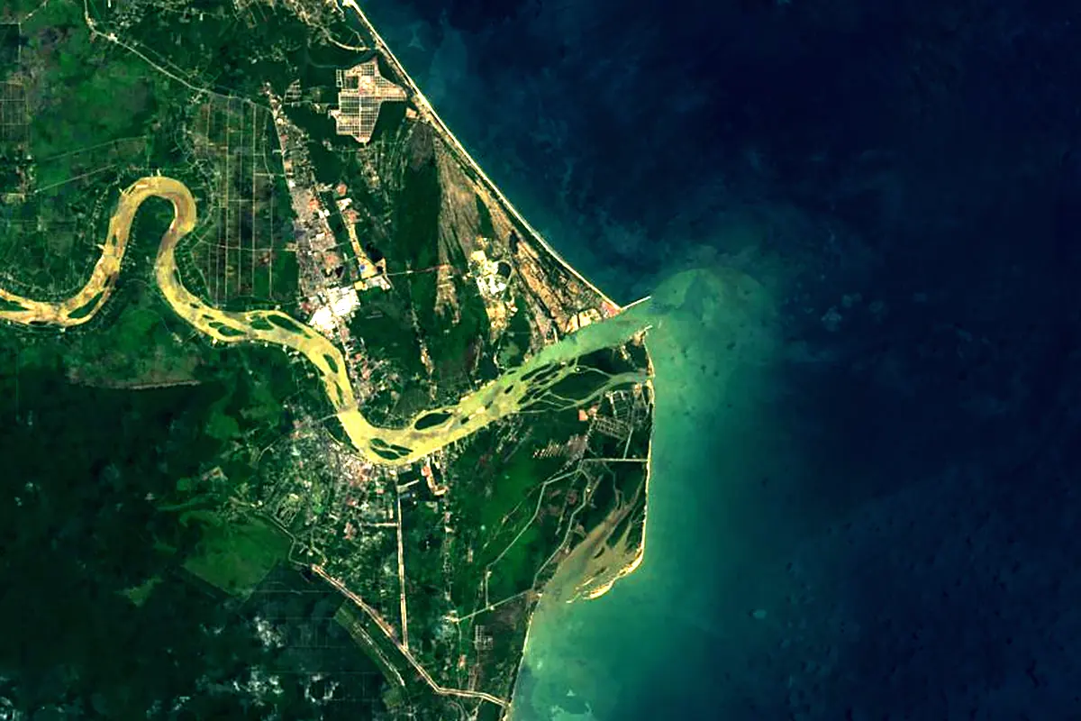 Pahang River: satellite view of the mouth