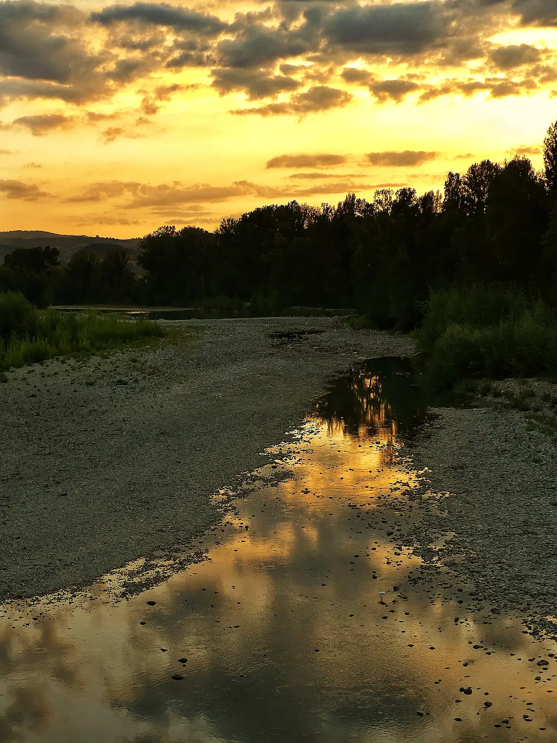 20180831230507-01 Vignola fiume Panaro verso fine estate