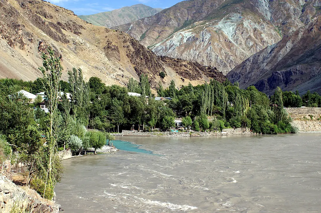 Khumb estuary into Panj