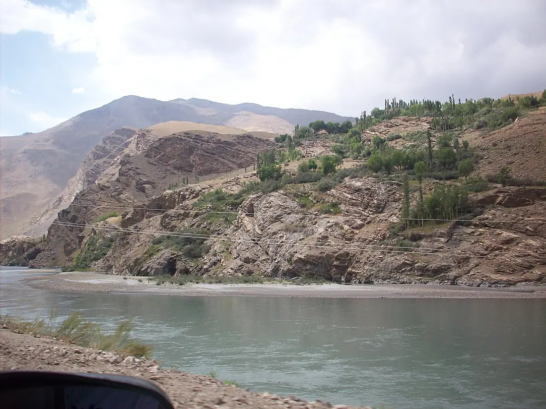 Panj River at Khaskhorug, border Tajikistan-Afghanistan - panoramio