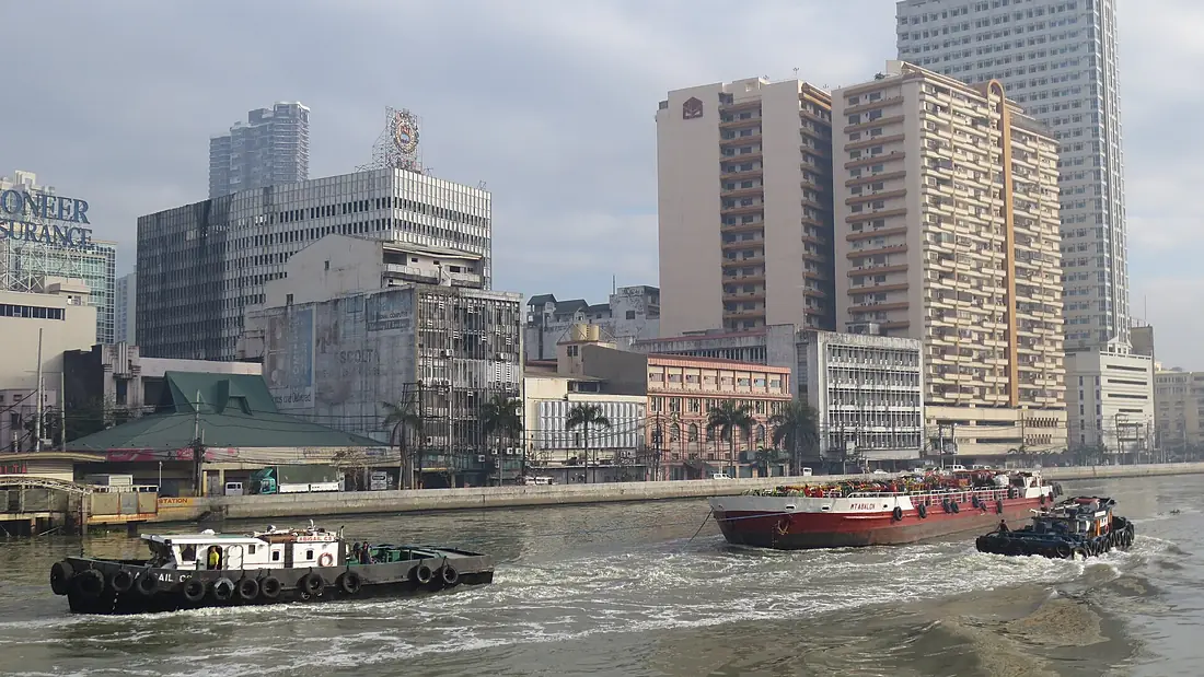 Pasig River And Boats From Jones Bridge - panoramio