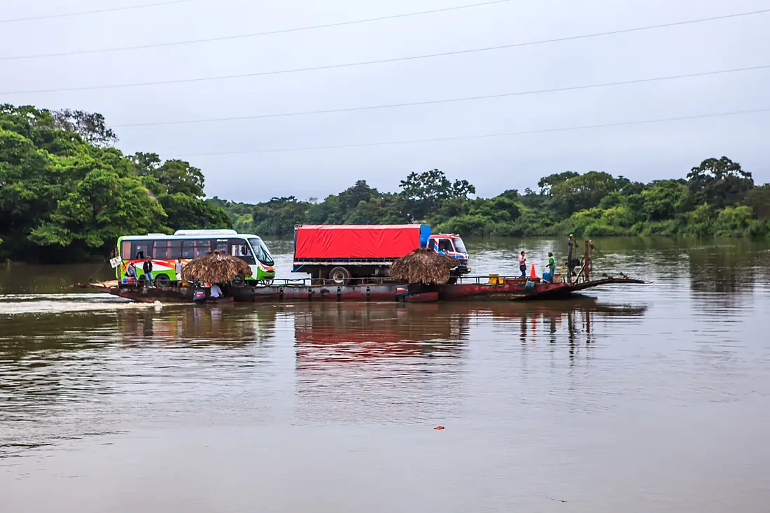Crossing the Rio Pasion (6995996519)