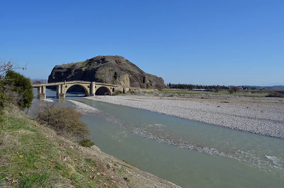 Pineios river and Sarakina's bridge