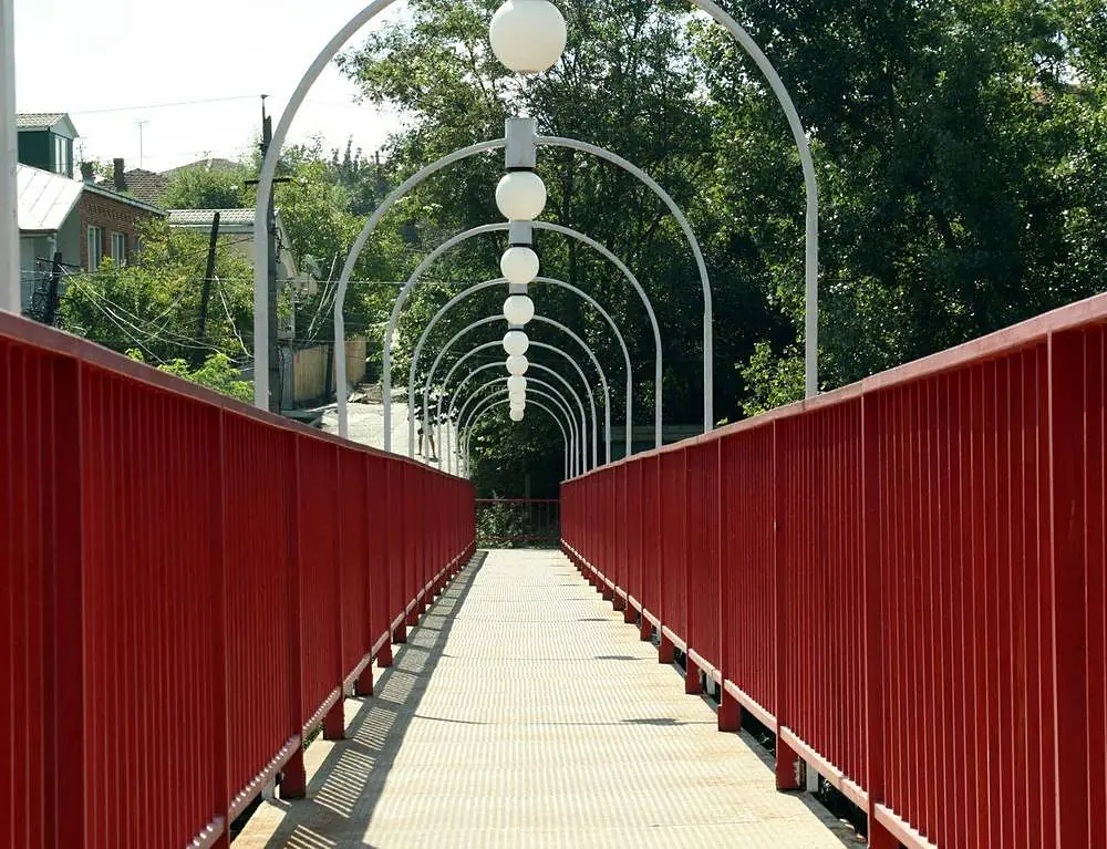 Zestaponi, pedestrian bridge over Kvirila (Photo A. Muhranoff, 2010)