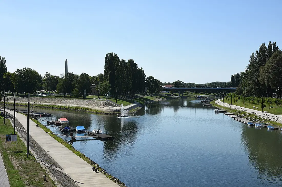 Views from Kossuth Bridge Győr Raab Mündung Rába Moson-Danube in Győr 01