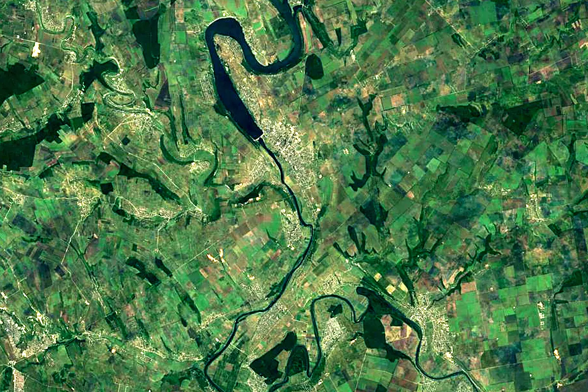 Răut: satellite view of the mouth