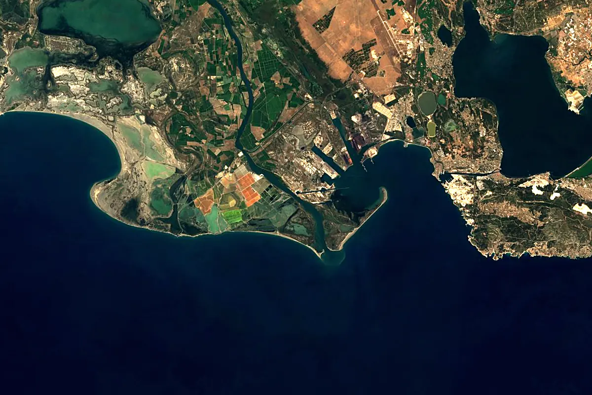 Rhône: satellite view of the mouth