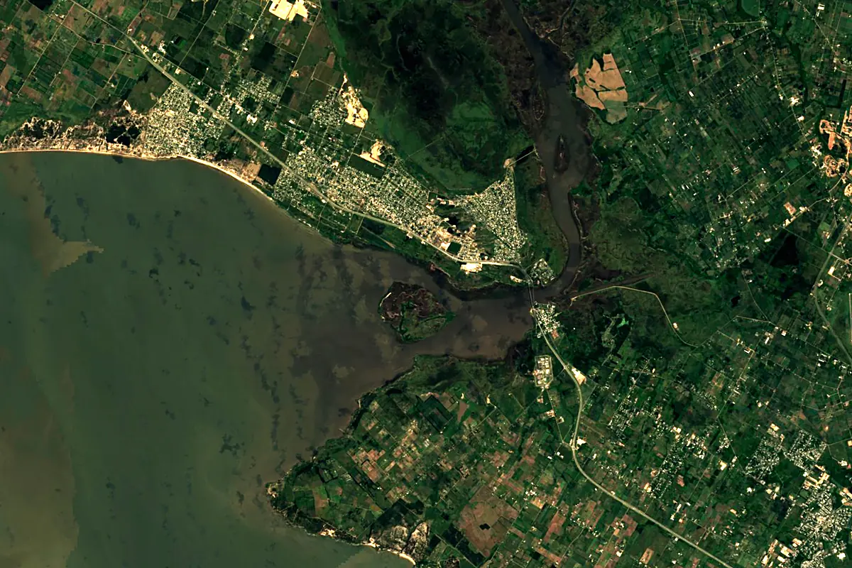 Río de la Plata: satellite view of the mouth