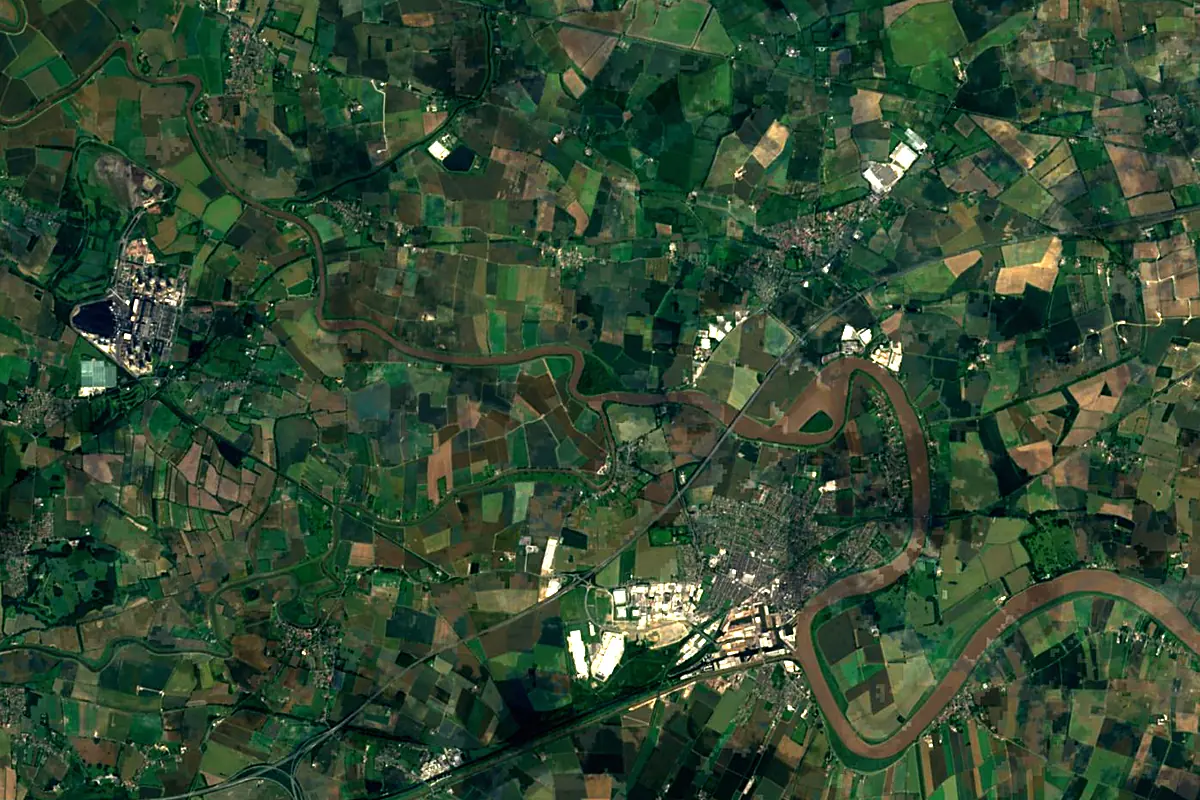 River Aire: satellite view of the mouth