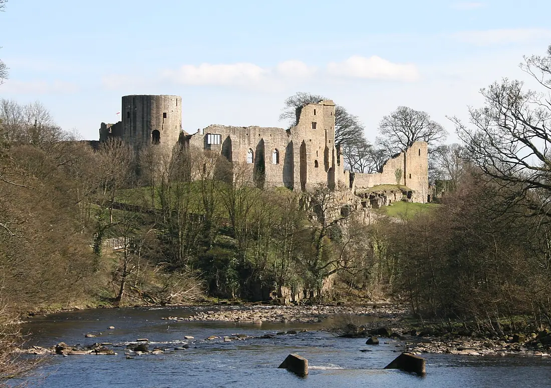 Barnard Castle from across the River Tees (cropped)