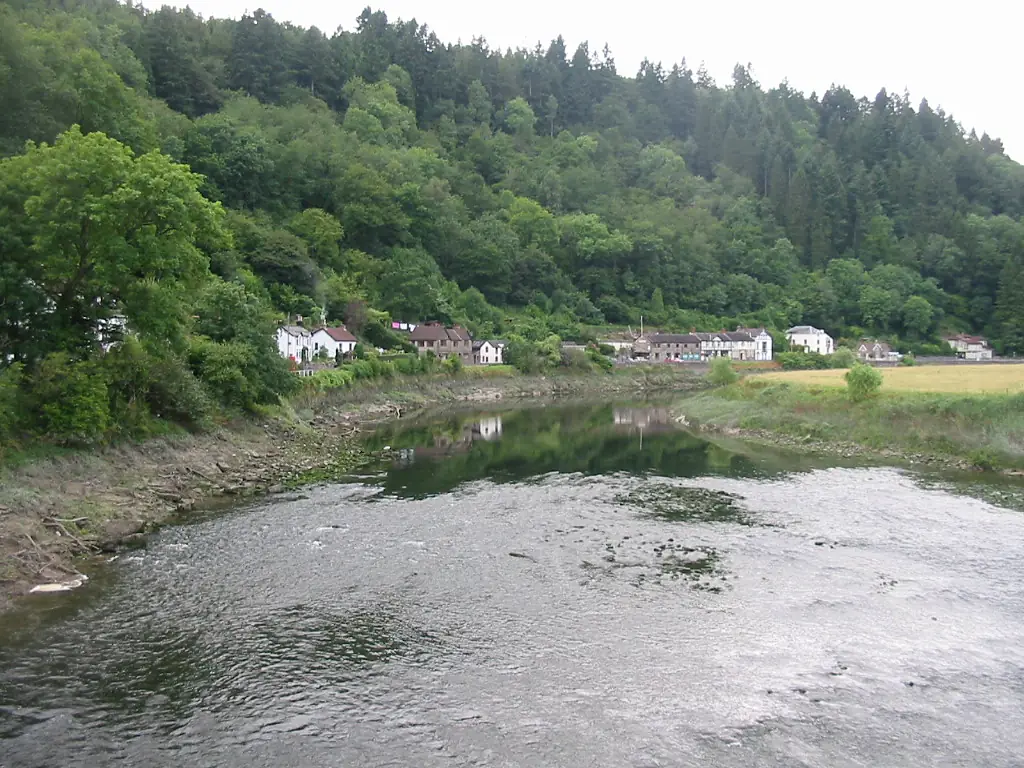 Tintern village and River Wye 2004-07-25
