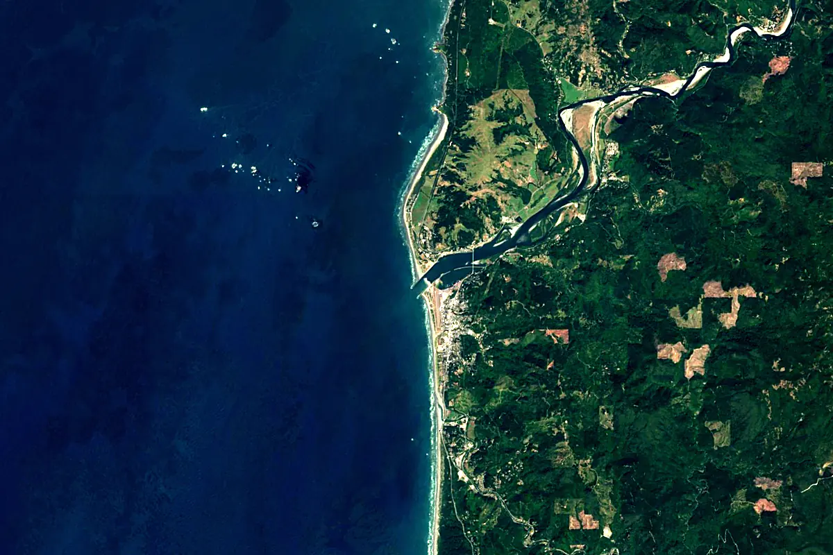 Rogue River: satellite view of the mouth