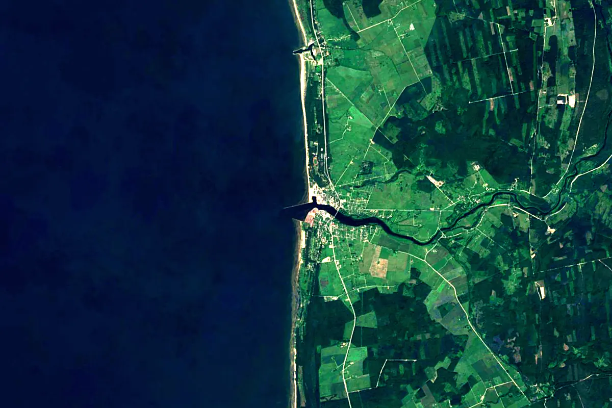 Salaca: satellite view of the mouth