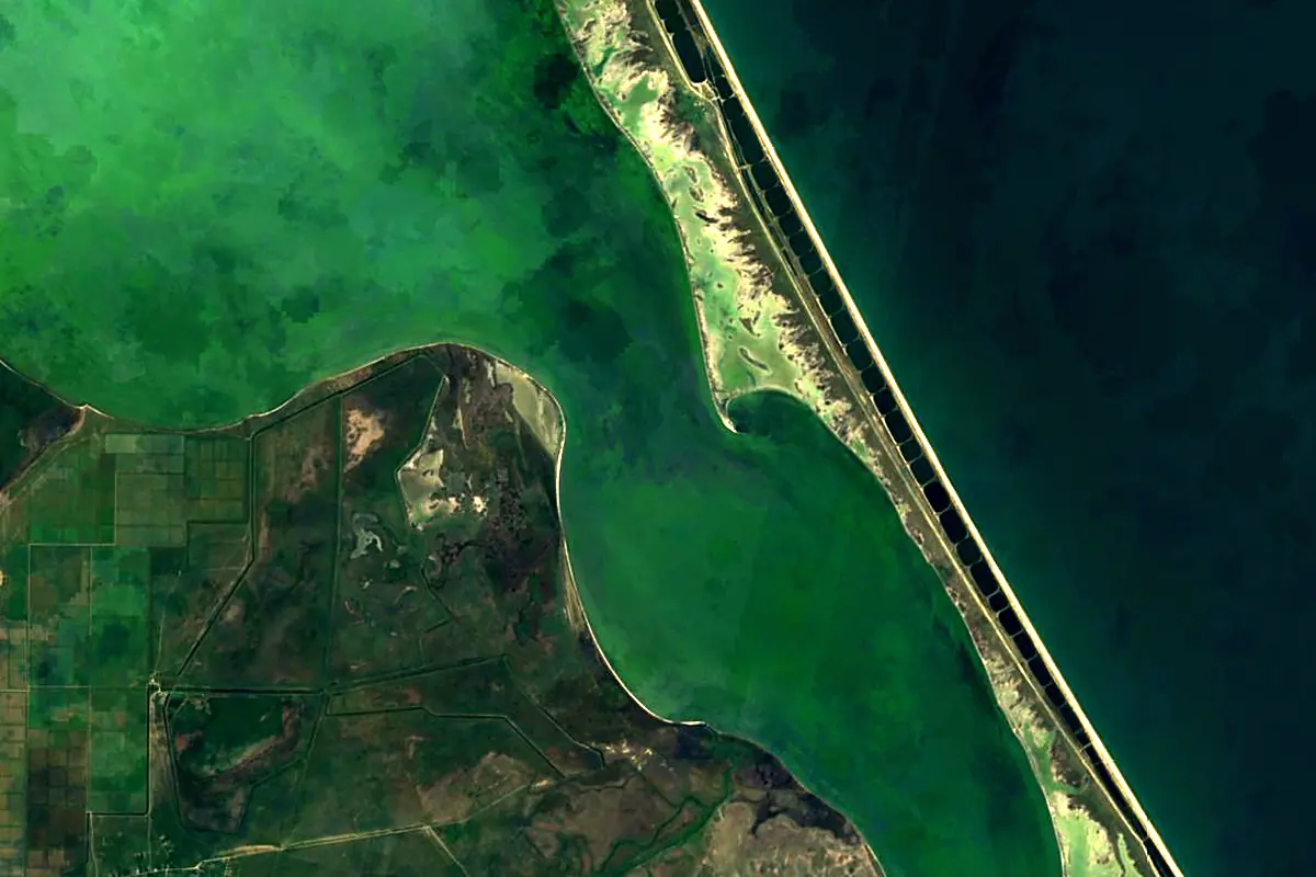 Salhyr: satellite view of the mouth