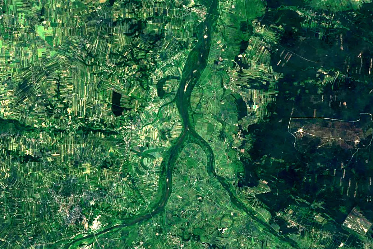 San: satellite view of the mouth