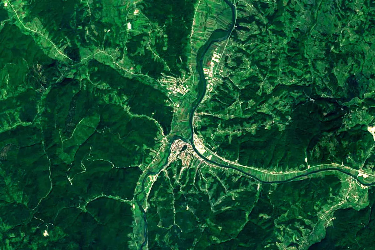 Sana: satellite view of the mouth