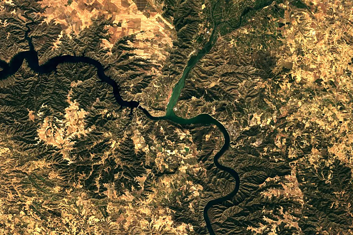 Segre: satellite view of the mouth
