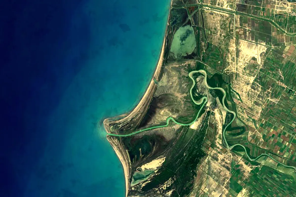 Seman: satellite view of the mouth