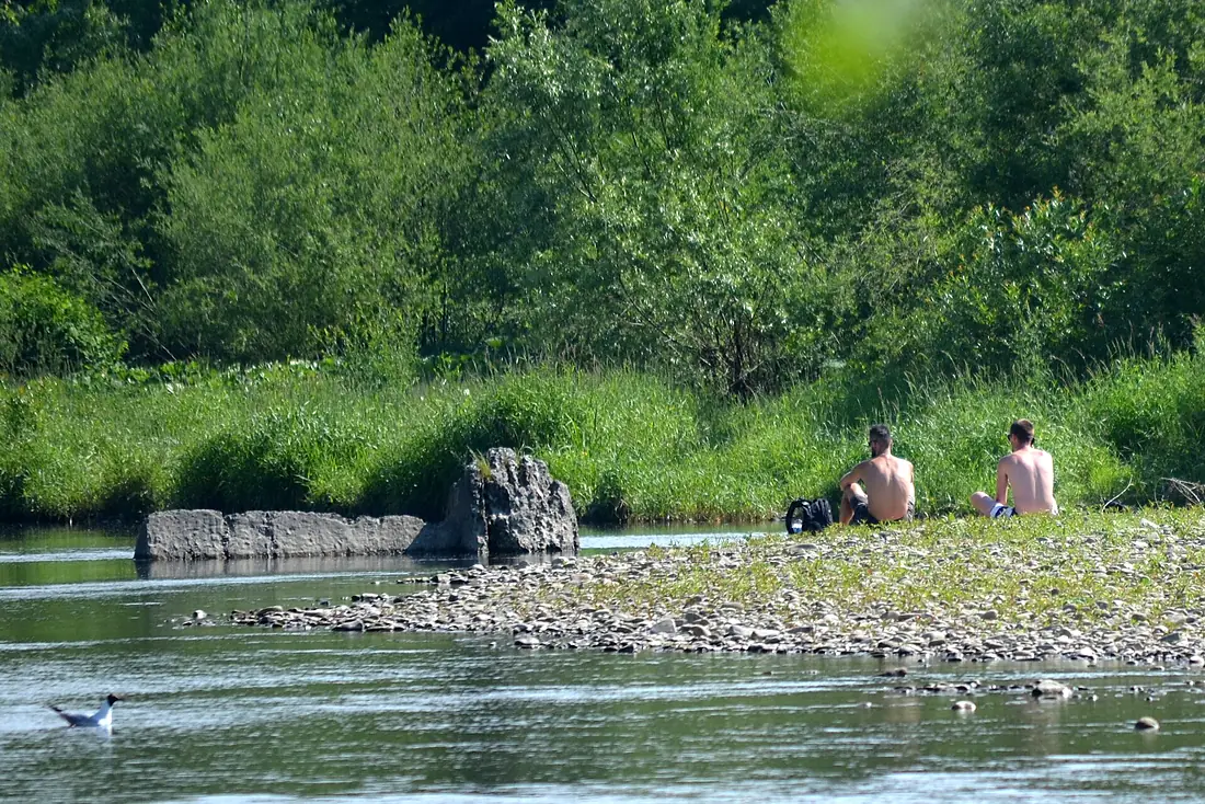02018 0844 Gay beach area at Kamianica at the River Soła
