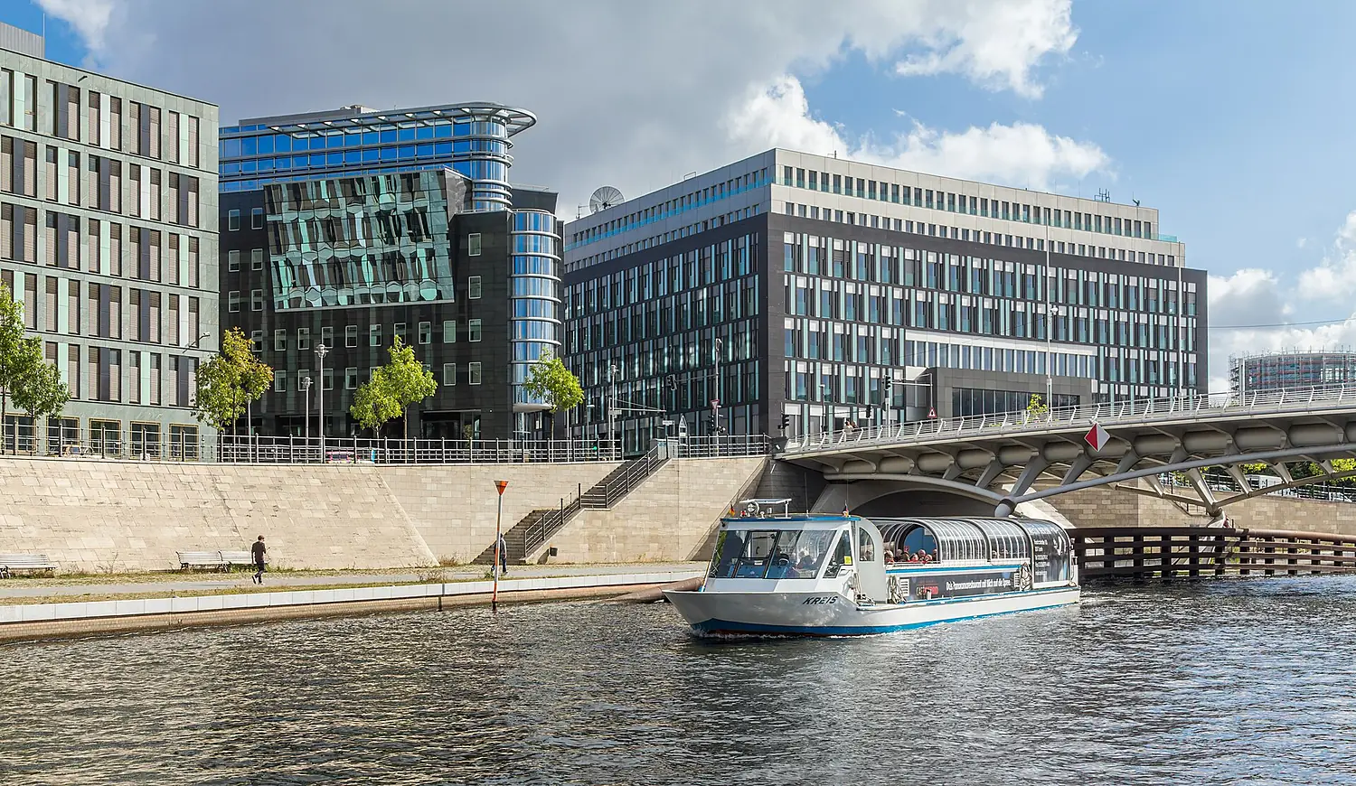 Bürogebäude Reinhardtstrasse, Spree, Kronprinzenbrücke in Berlin (2014)