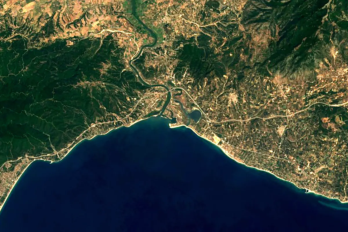 Struma: satellite view of the mouth