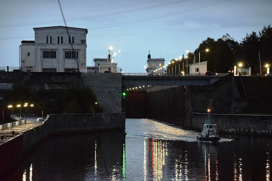 Lock in the river Svir