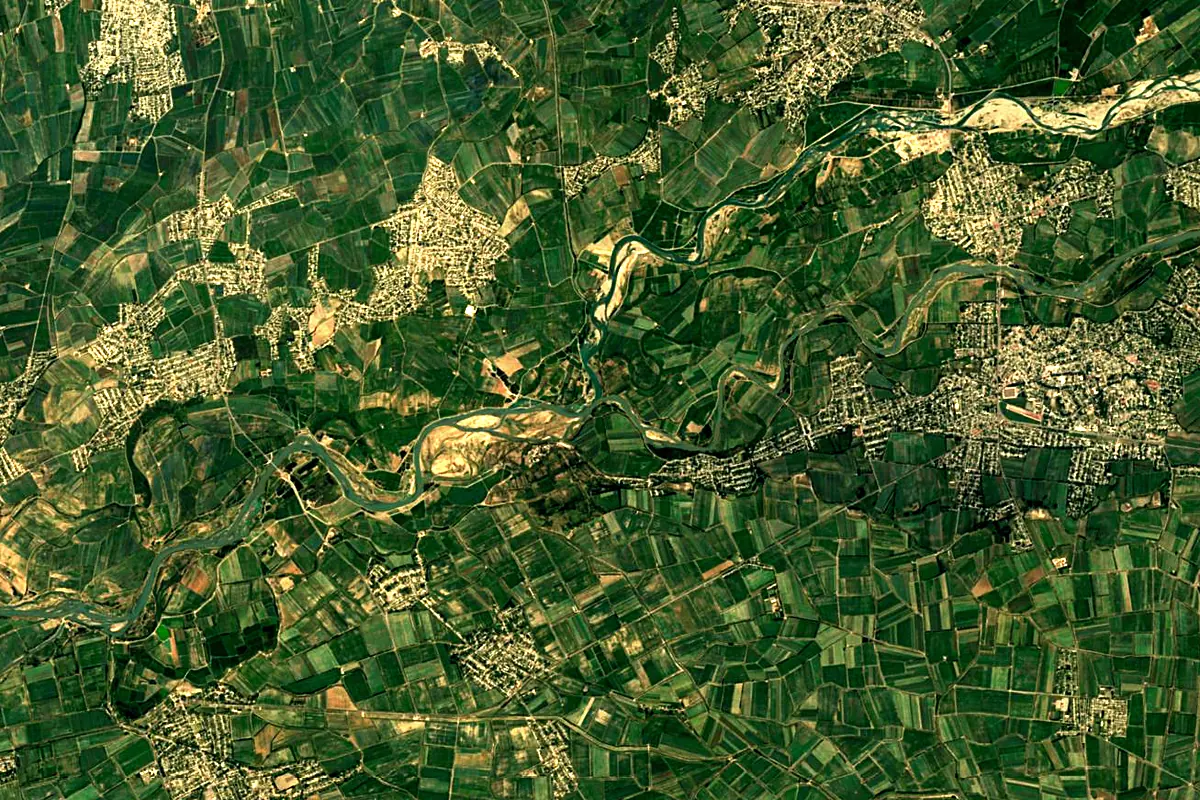 Syr Darya: satellite view of the source