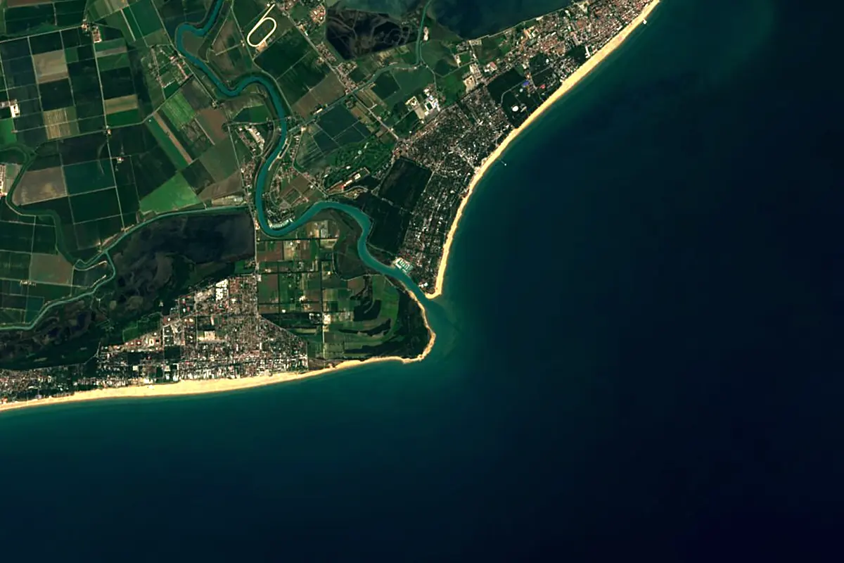Tagliamento: satellite view of the mouth