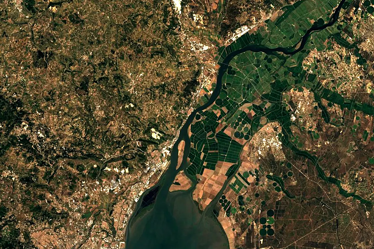 Tagus River: satellite view of the mouth