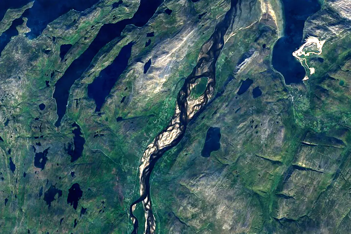 Tana: satellite view of the mouth