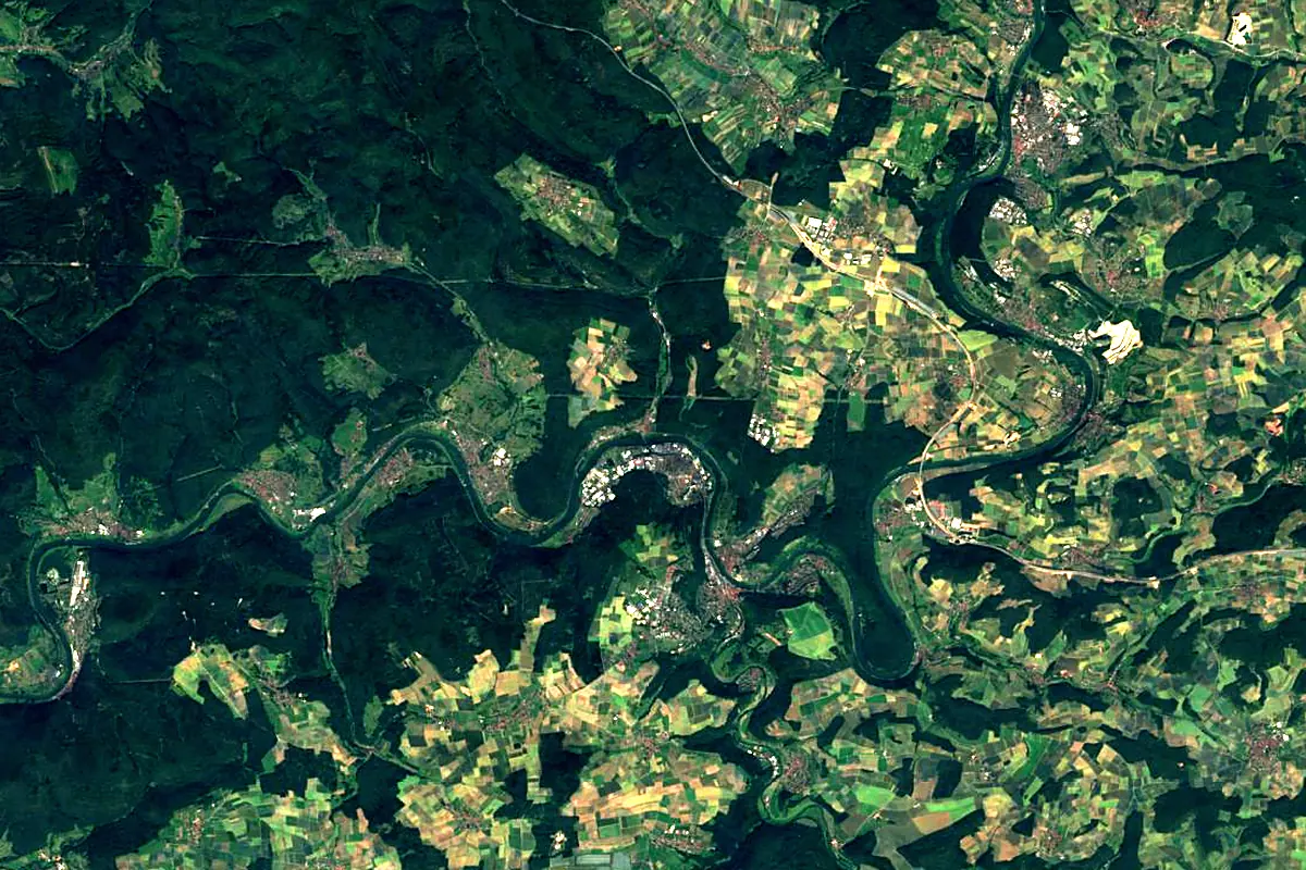 Tauber: satellite view of the mouth