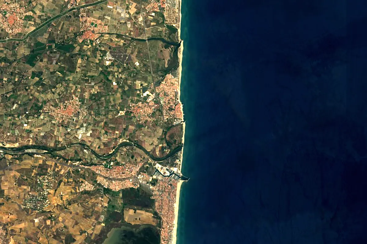 Têt: satellite view of the mouth