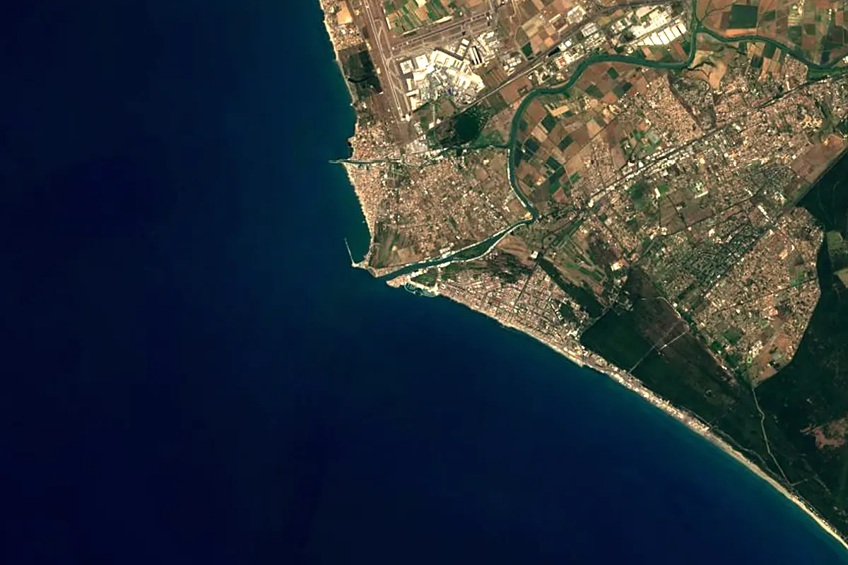 Tiber: satellite view of the mouth