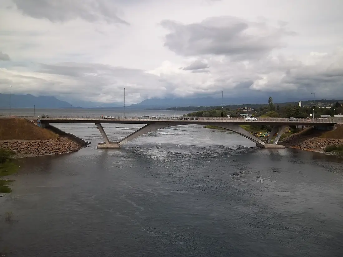 Puente de la ruta CH-199 sobre el río Toltén