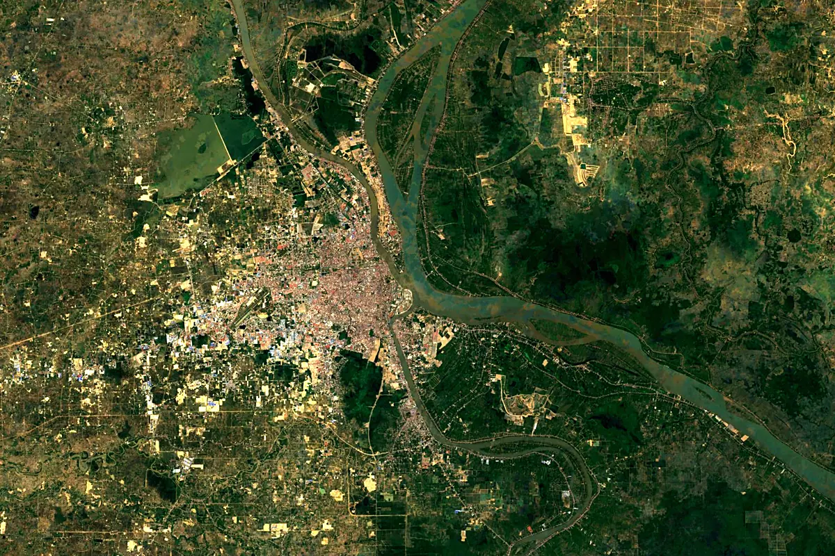 Tonle Sap River: satellite view of the mouth