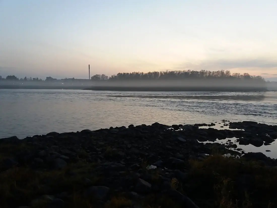 Foggy Torne River in Tornio 20200928 001
