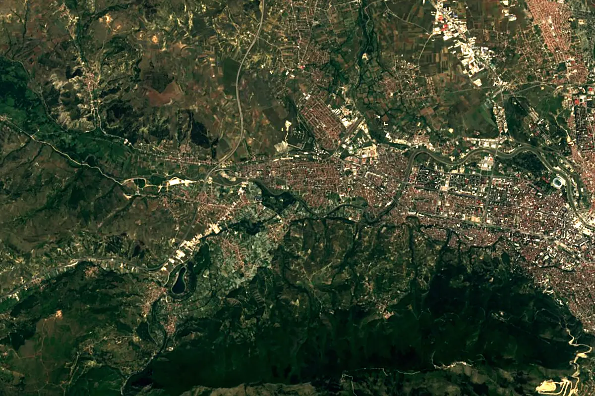 Treska: satellite view of the mouth