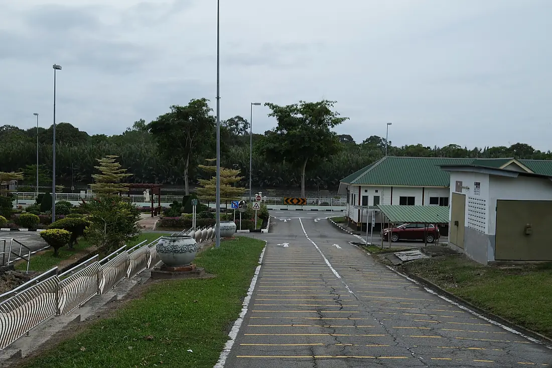 Jalan Pengiran Ahmad in Tutong, Brunei (DSCF2108)