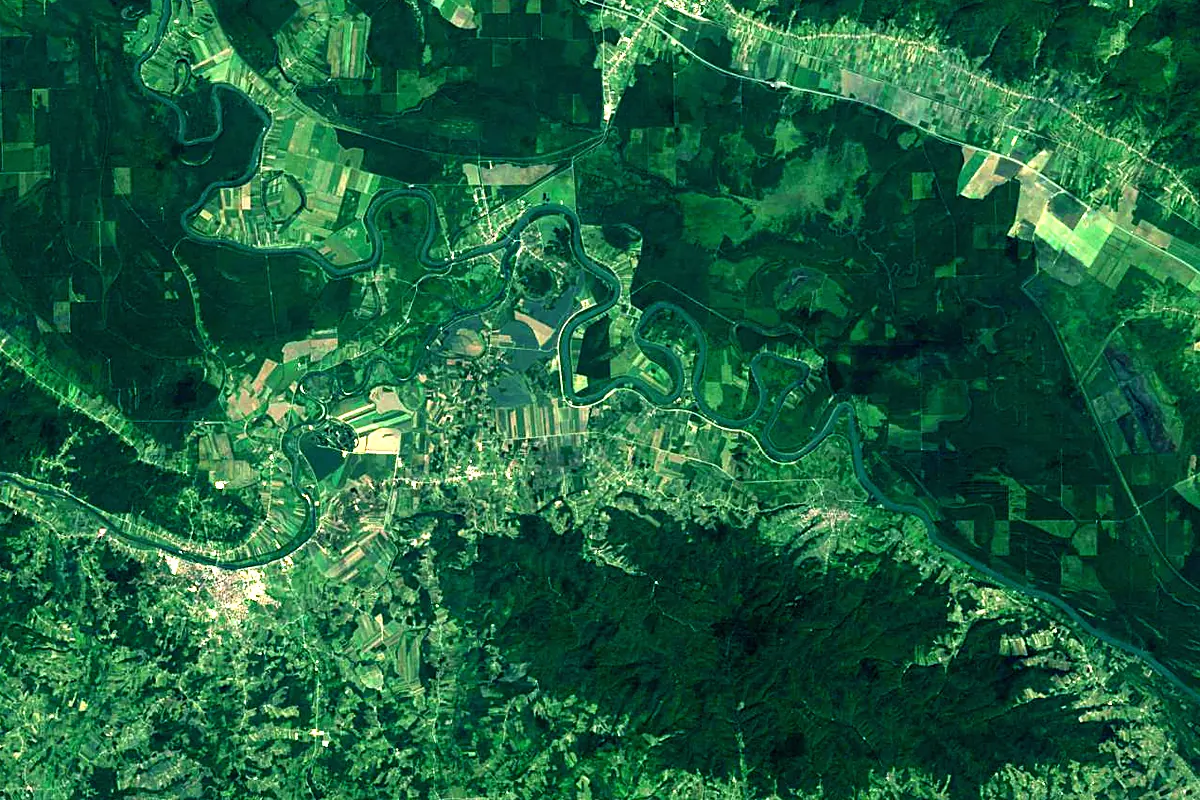 Una: satellite view of the mouth
